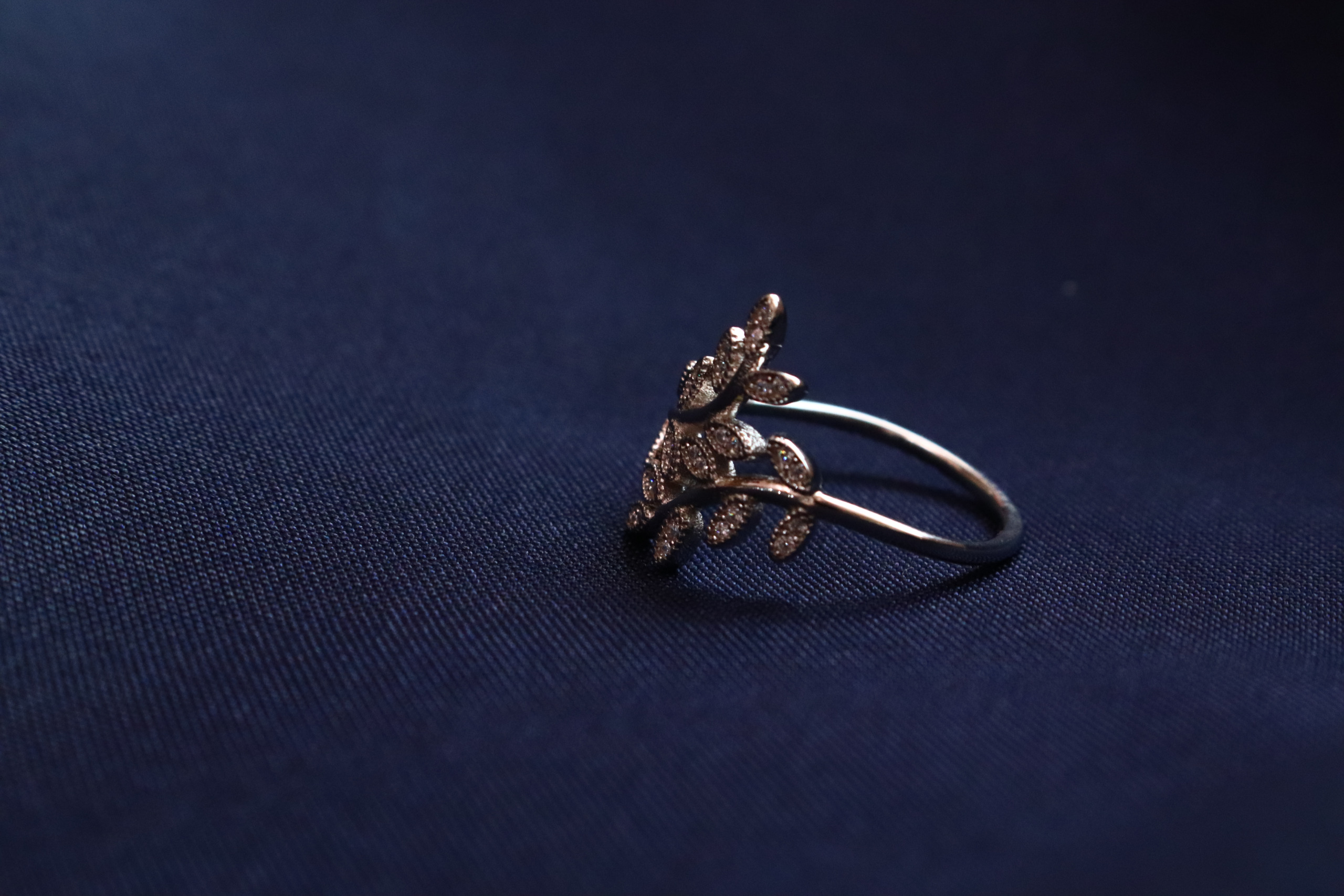 انگشتر نقره طرح شاخه و برگ 4 انگشتر نقره طرح شاخه و برگ-حوض نقره