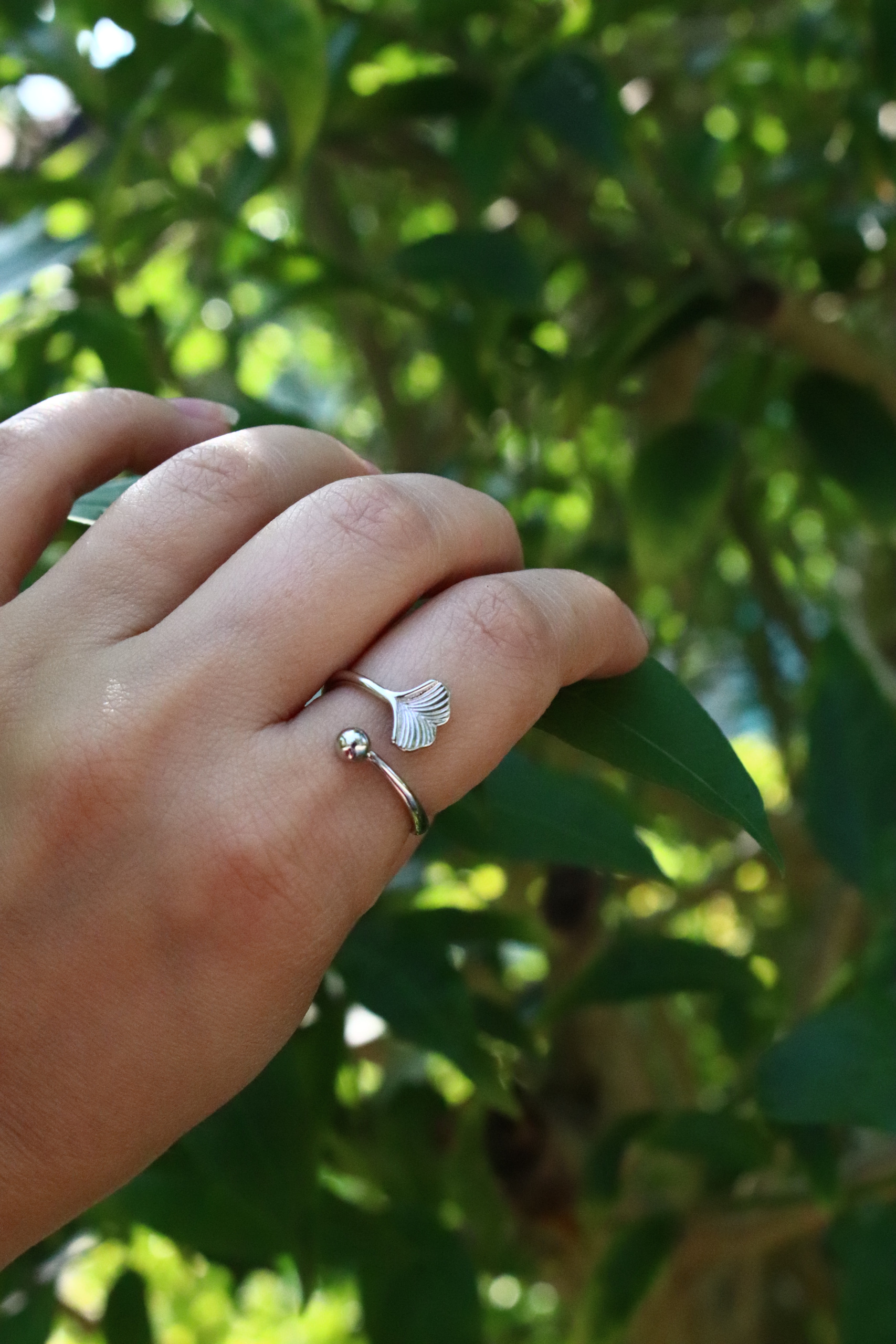 انگشتر نقره فریسایز دم وال 2 انگشتر فریسایز دم وال نقره با آبکاری طلا سفید و طراحی مدرن