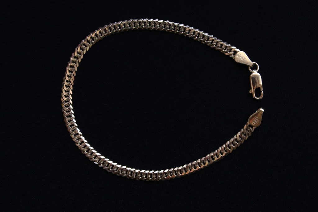 تأثیر جنگها و بحرانهای جهانی بر قیمت نقره در سال ۲۰۲۵ 6 دستبند نقره کارتیر ایتالیایی-حوض نقره