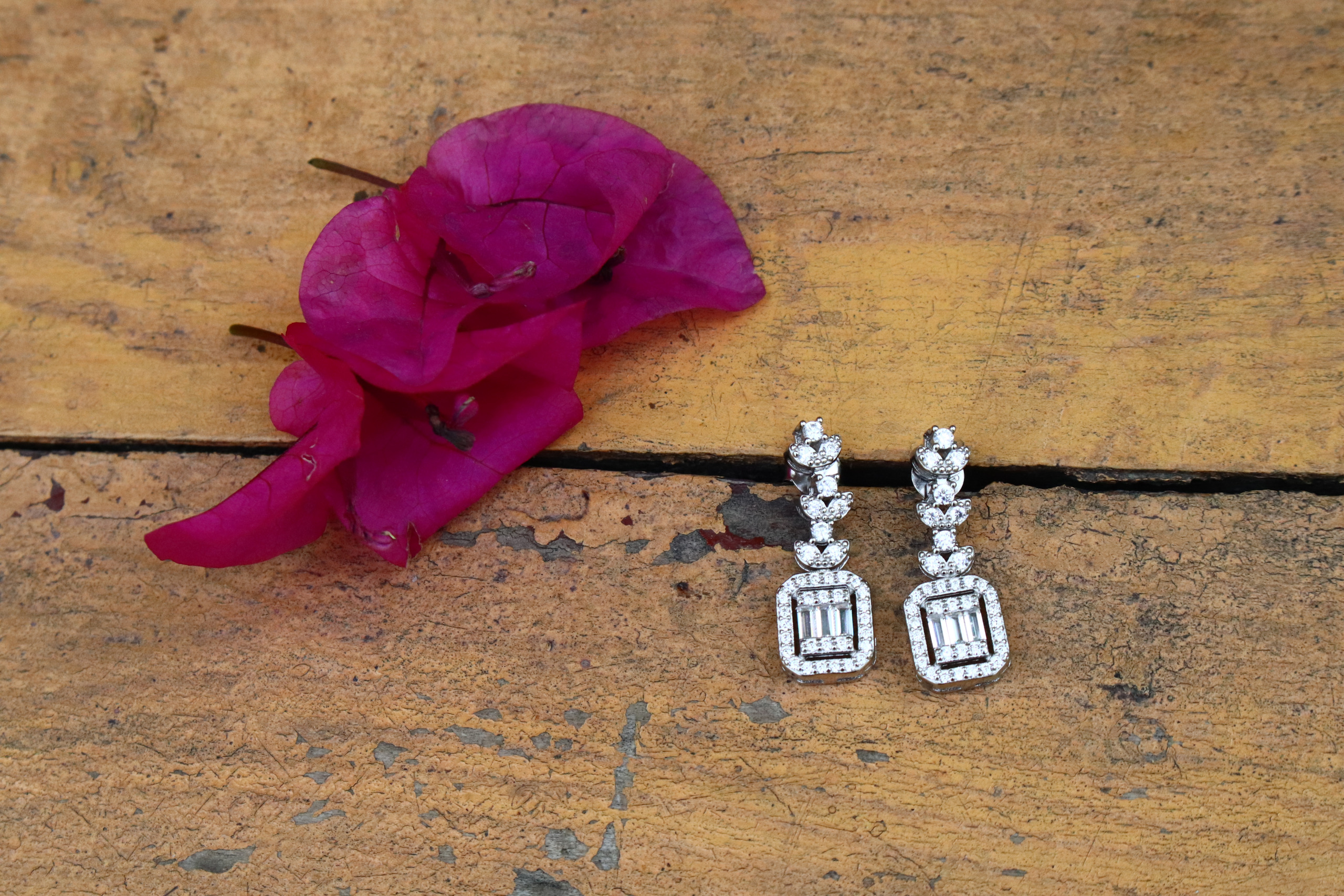 گوشواره نقره امرکات 3 گوشواره امرکات نقرهای با آبکاری طلا سفید