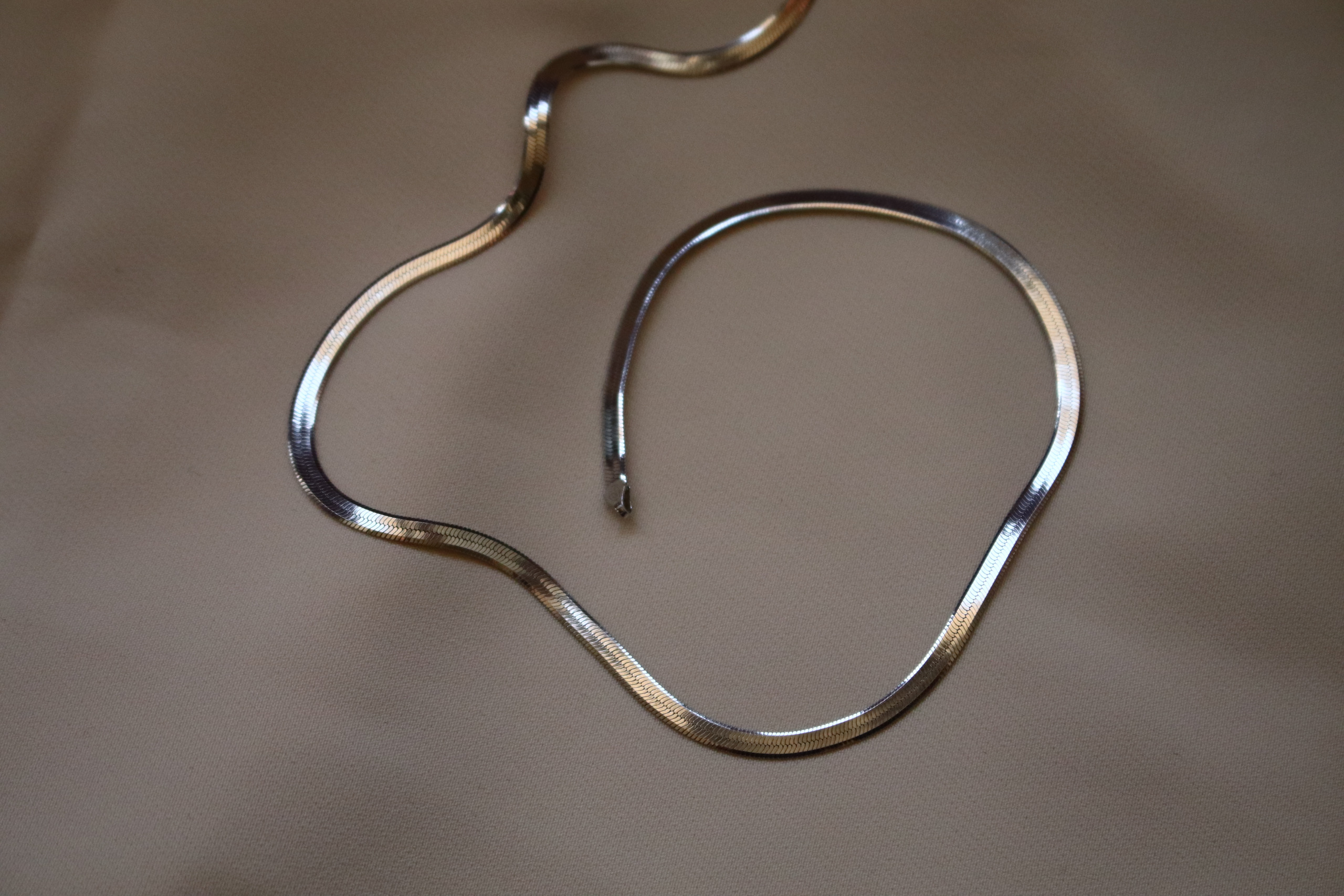 زنجیر نقره هرینگبون ماری ایتالیایی 4 زنجیر نقره هرینگبن ماری ایتالیایی-حوض نقره