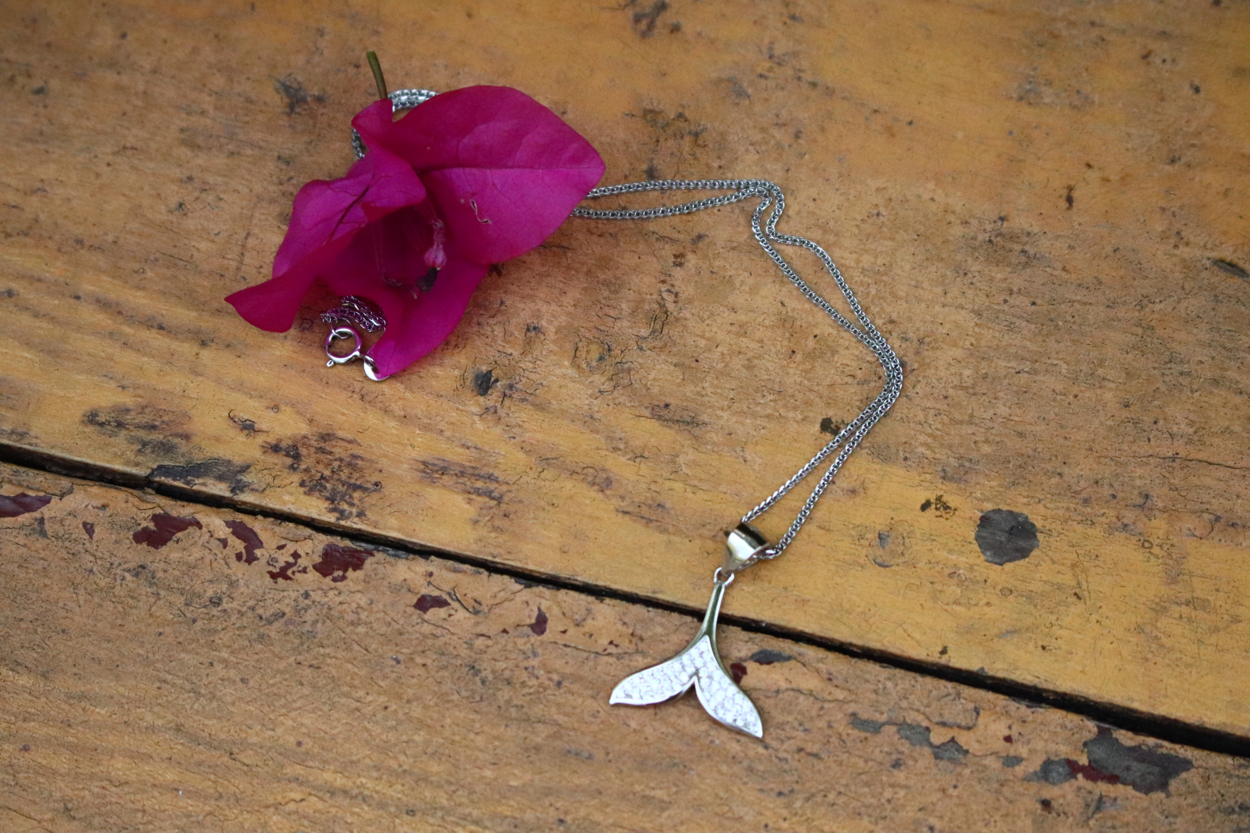 گردنبند نقره دم وال 2 گردنبند دم وال نقره با آبکاری طلا سفید و نگینهای زیرکونیا