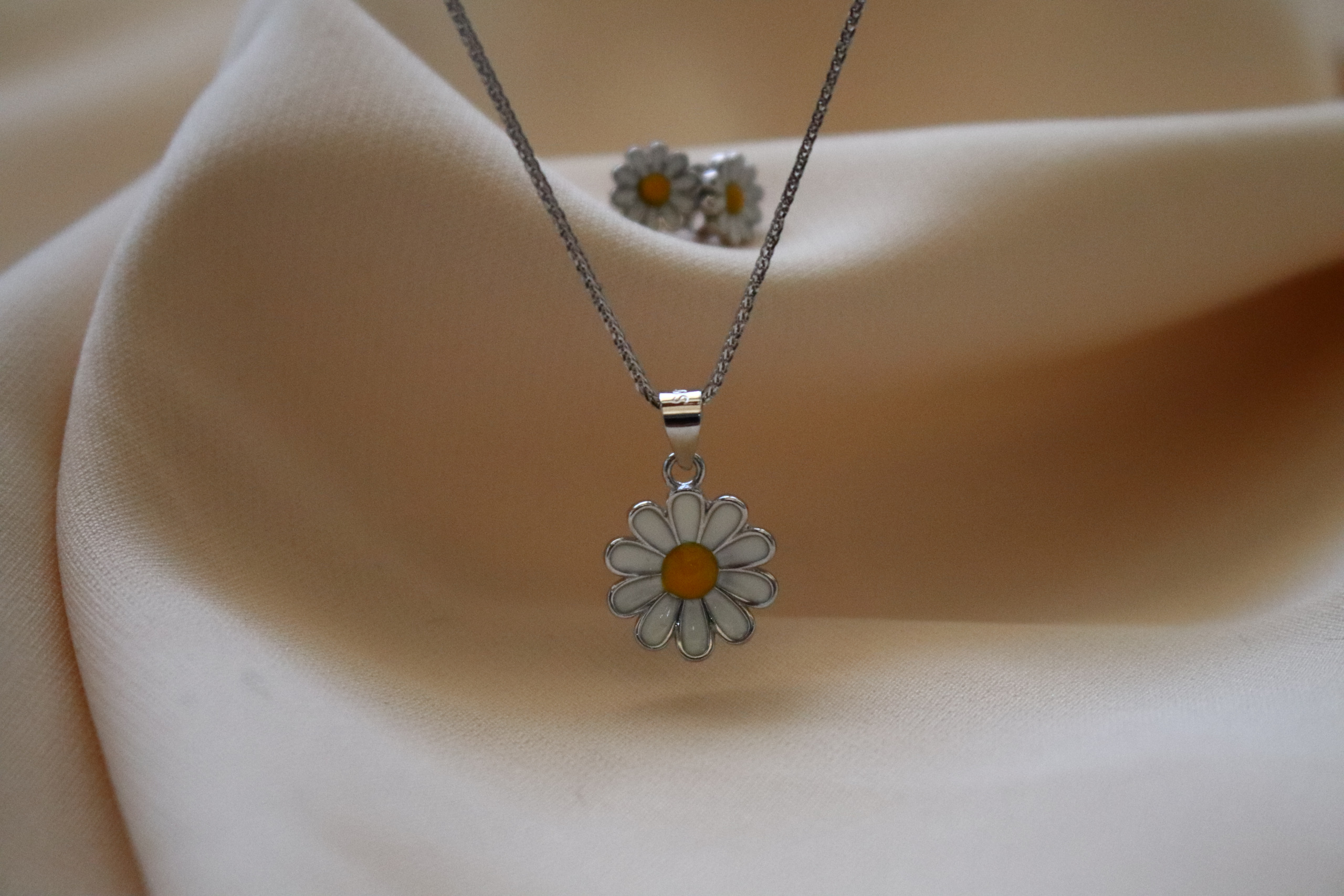 نیمست نقره طرح گل بابونه ایتالیایی 2 نیمست نقره طرح گل بابونه ایتالیایی-حوض نقره