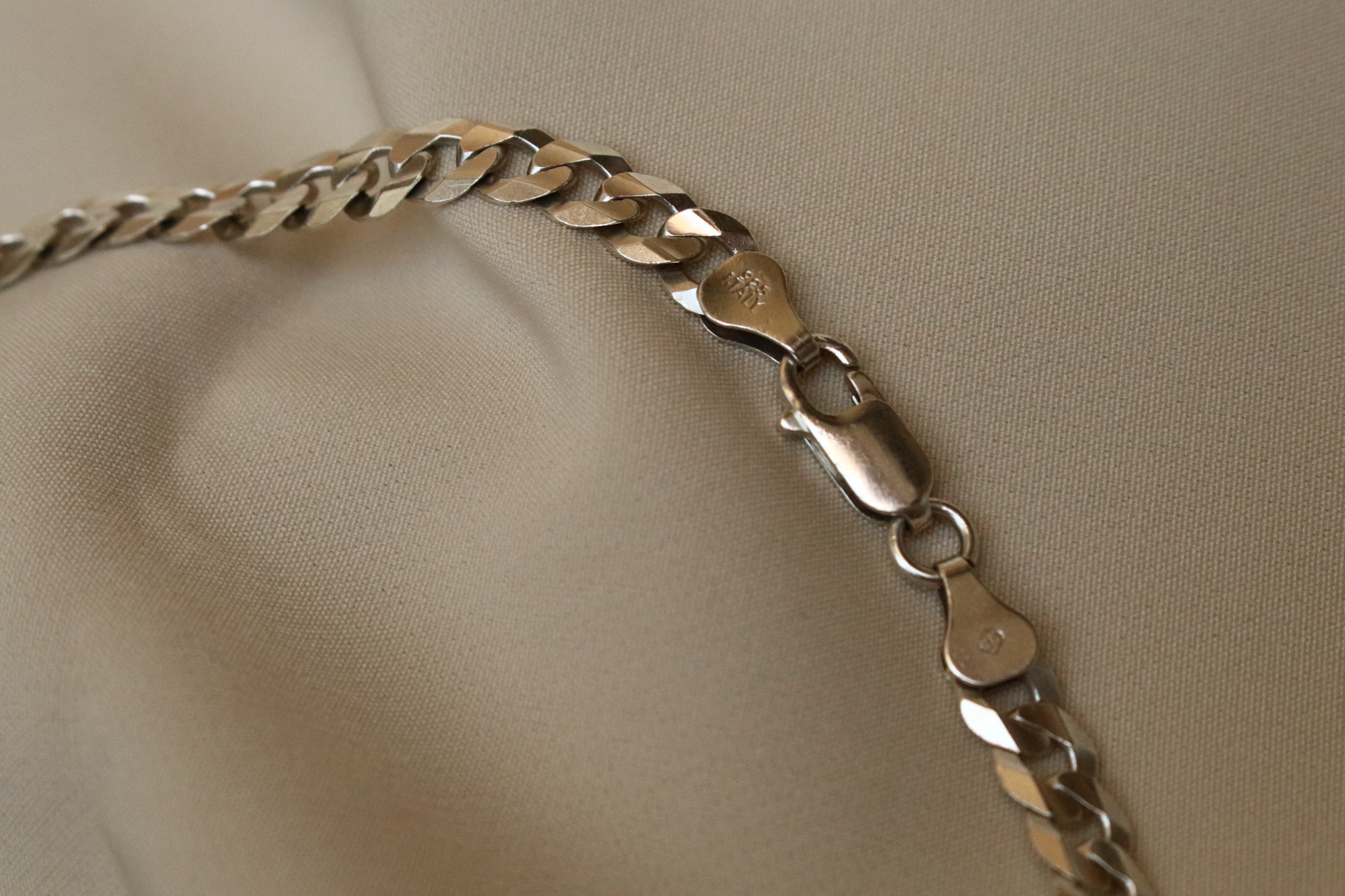 زنجیر نقره کارتیر ایتالیایی 5پَر 6 زنجیر نقره کارتیر ایتالیایی ۵پَر-حوض نقره