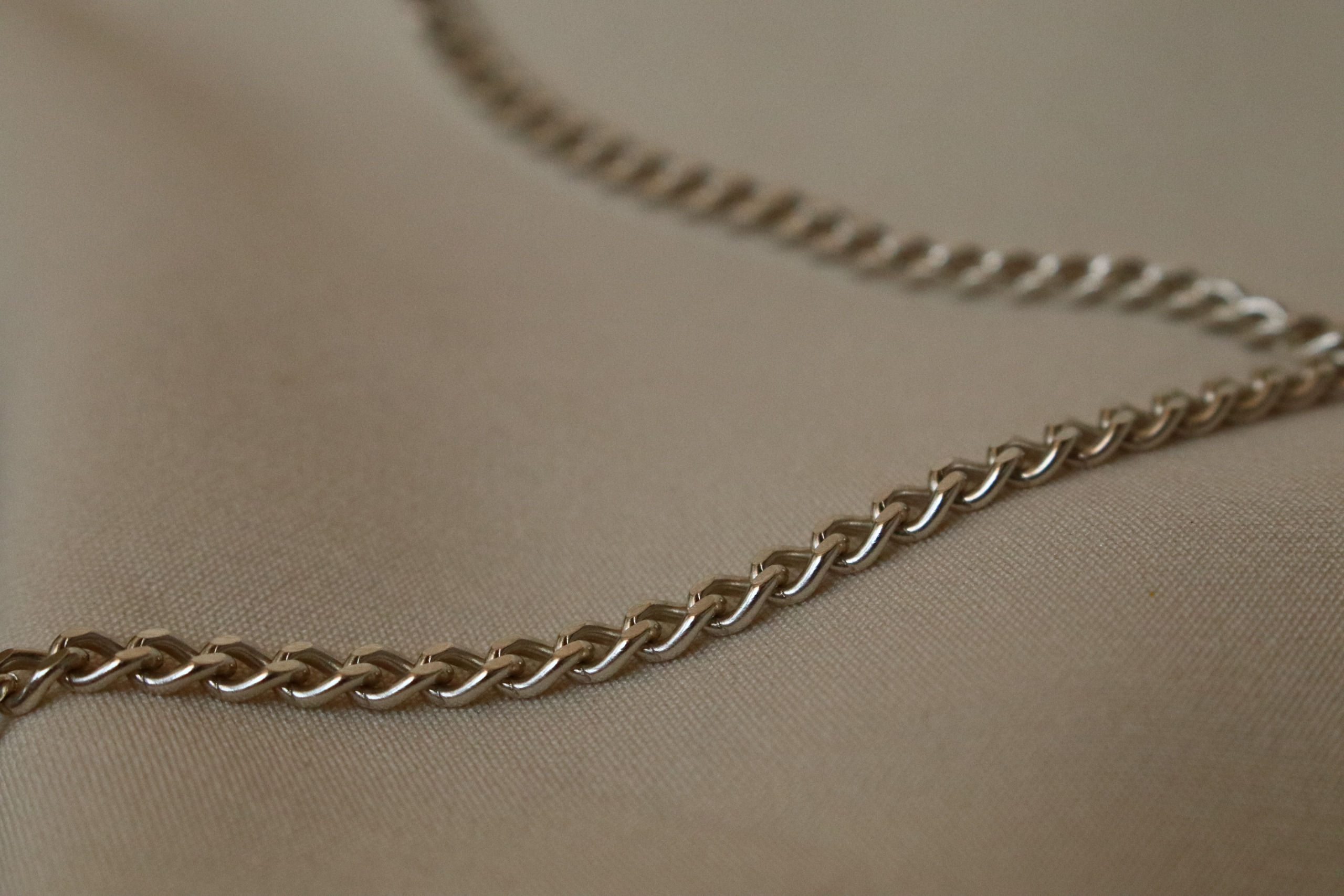 زنجیر نقره کارتیر یاس 4 زنجیر نقره کارتیر یاس-حوض نقره