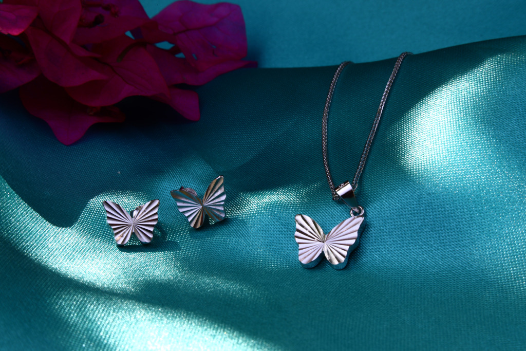 نیم‌ست زنانه پروانه ایتالیایی، نقره ۹۲۵ با تراش ظریف و آبکاری طلا سفید