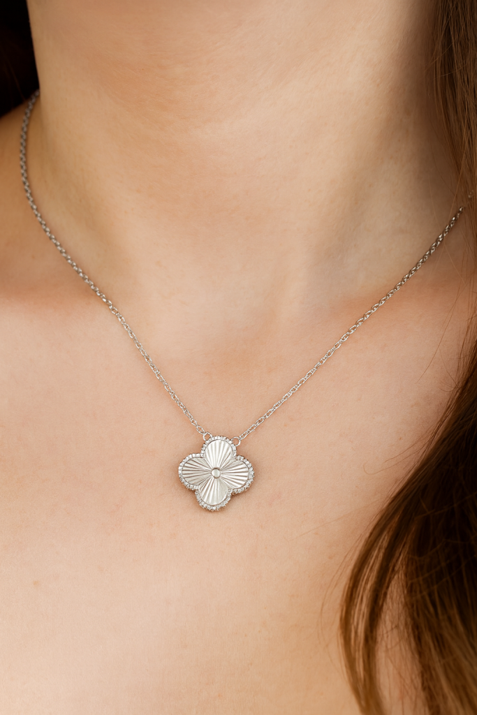 گردنبند نقره ونکلیف تک گل- گالری حوض نقره- زیورآلات نقره زنانه- ست ونکلیف